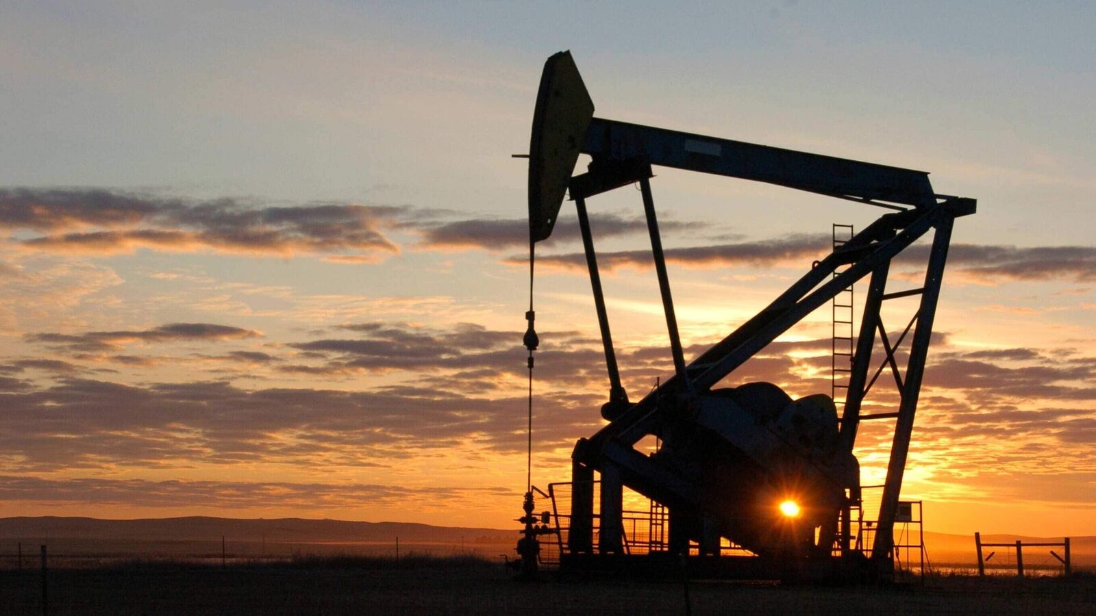 Oil prices continue to gain amid worries about supply disruptions; brent crude at $89.76/bbl