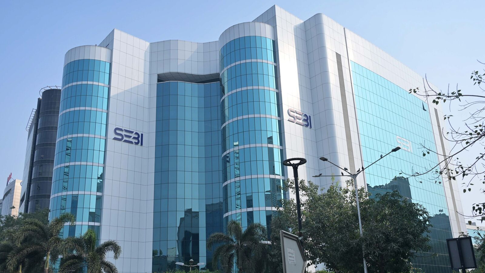 SEBI introduces new regulations for sharing of real-time price data with third parties