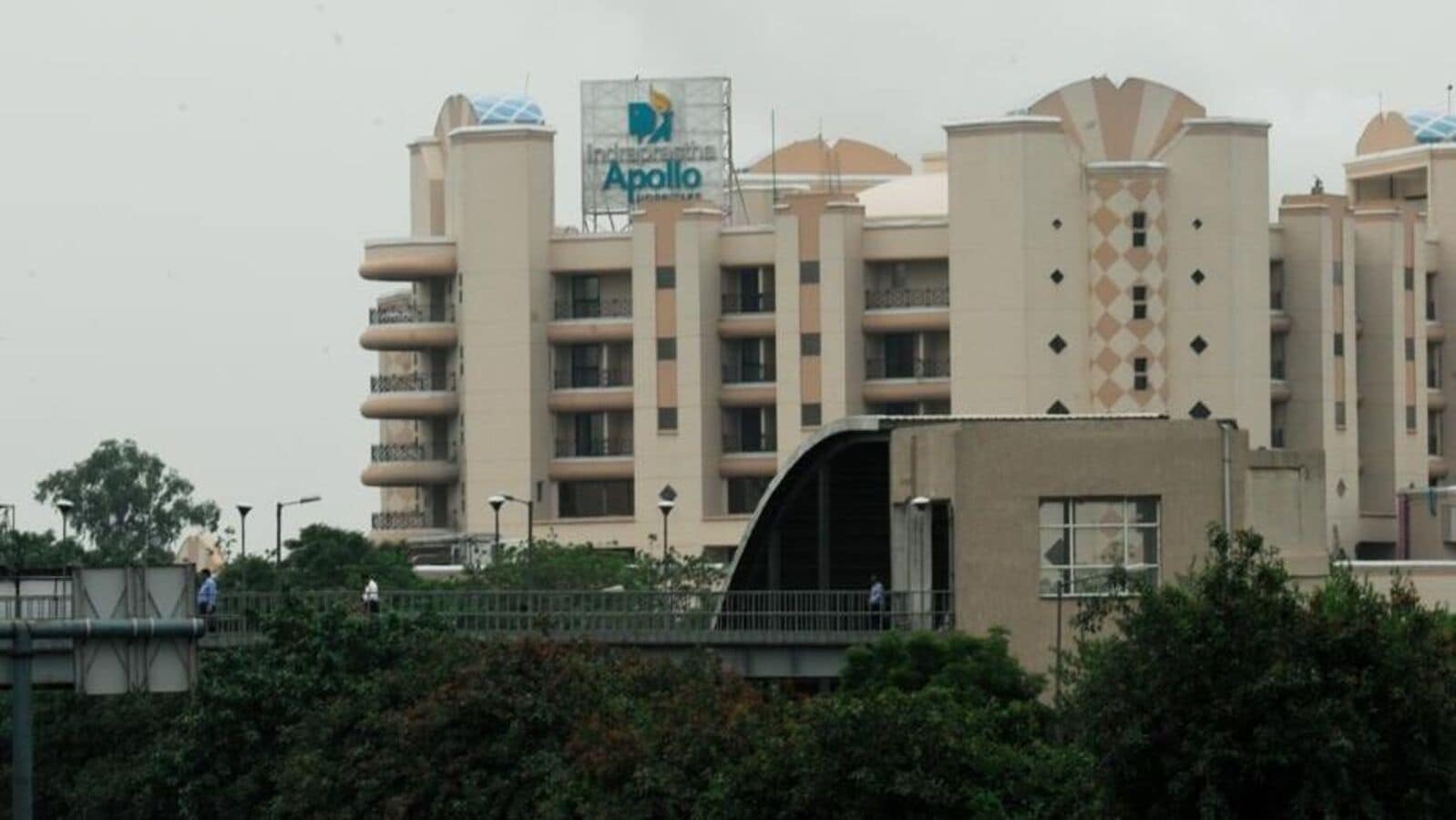 Can Apollo Hospitals’ stock sustain its upward momentum without triggers?