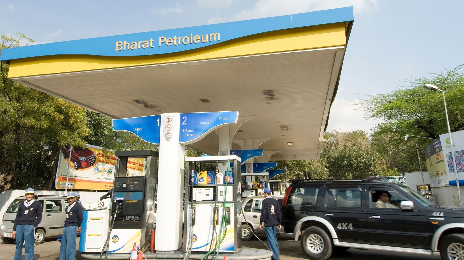 Credit cards: How does fuel surcharge waiver work at petrol pumps? Check details