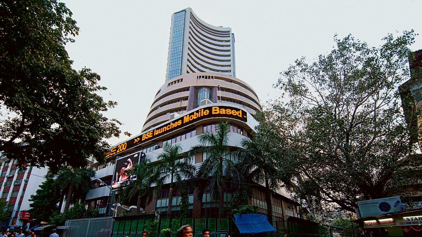 Market cap of 4 of top-10 most valued firms jumps ₹81,151 crore; ICICI Bank, HDFC Bank lead gains, Infosys, RIL top